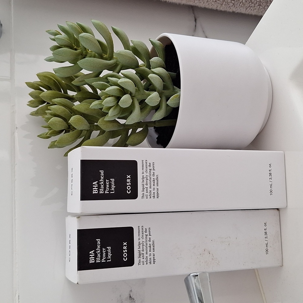 COSRX Niacinamide 2% + BHA 4% Blackhead Exfoliant Toner bundle.